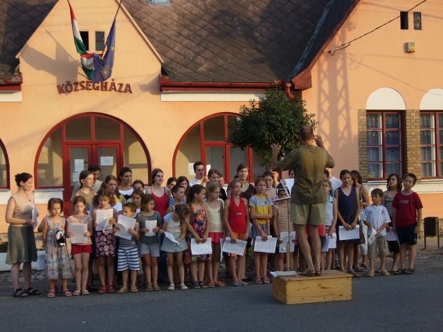 kép-szerenád kép-szerenád